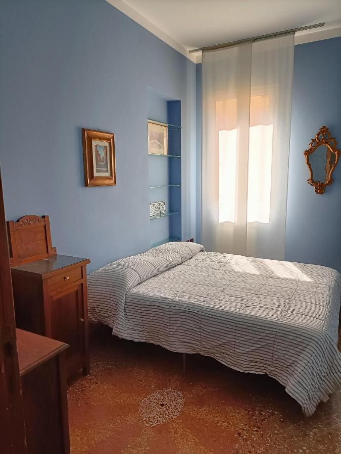Sun Studio Apartment Bologna Bagian luar foto