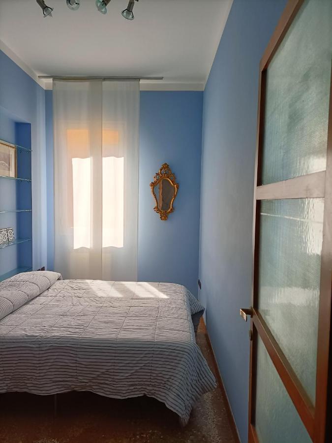 Sun Studio Apartment Bologna Bagian luar foto