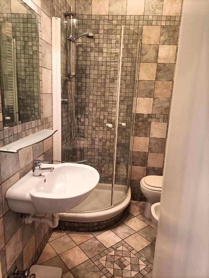 Sun Studio Apartment Bologna Bagian luar foto